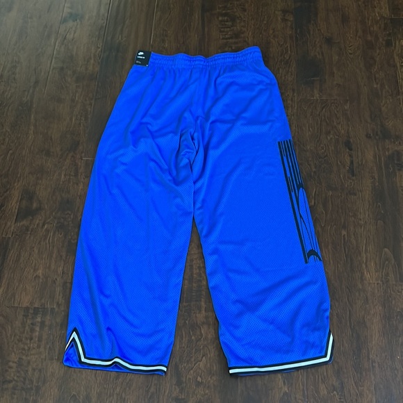 NEW!!! Nike Loose Fit Womens athletic wear - Picture 4 of 8